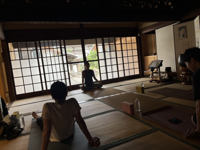 BUDDYイベント「秋のお寺ヨガ」開催レポート
